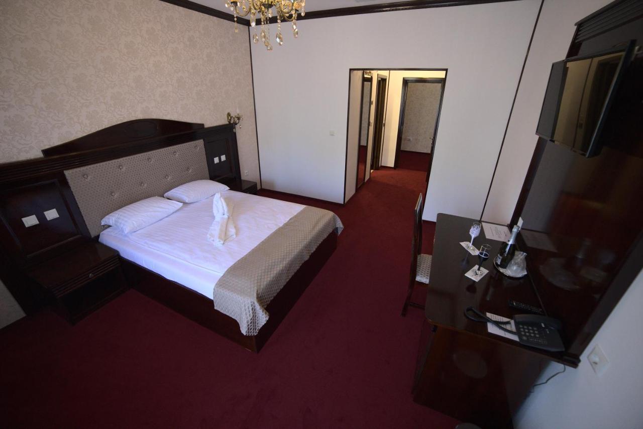 Hotel Onix Roman Eksteriør billede